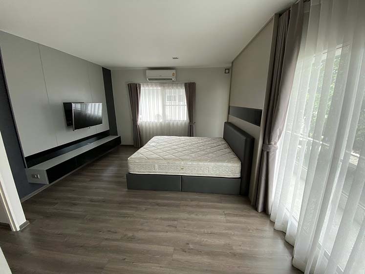House with Shared Pool in Bangnatrad 
